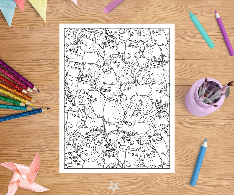 Op de afbeelding: Een zwart-witte kleurplaat met een grote groep katten in verschillende poses. De katten zijn allemaal getekend in een eenvoudige, cartoonachtige stijl.