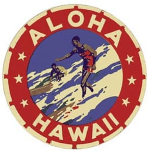 Könnte beinhalten: Ein rundes Metallschild im Vintage-Stil mit rotem Rand und weißen Sternen. In der Mitte befindet sich eine blaue und weiße Illustration von zwei Surfern, die auf Wellen reiten, mit dem Text "ALOHA HAWAII" in roten Buchstaben.
