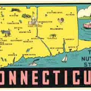 Może przedstawiać: Winietkowa pocztówka przedstawiająca mapę Connecticut, USA. Mapa jest żółta z niebieską wodą i przedstawia różne miasta i miasteczka, w tym Hartford, New Haven i Stamford. Pocztowka zawiera również małą ilustrację osoby łowiącej ryby w łodzi i tekst "The Nutmeg State".
