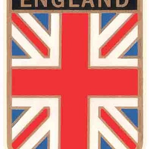 Puede incluir: Un escudo rojo, blanco y azul con la palabra "ENGLAND" en letras negras en la parte superior. El escudo presenta la bandera de la Union Jack.