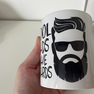 ¡Copia defectuosa! Los papás geniales tienen taza con barba, los papás geniales tienen barbas, negro, blanco, Día del Padre, idea de regalo, taza de café, diseño 3