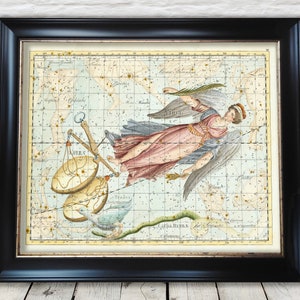 Op de afbeelding: Een vintage illustratie van het sterrenbeeld Weegschaal, met een vrouw die een weegschaal vasthoudt. De illustratie is in een lichtblauw, roze en geel kleurenschema met een rasterpatroon op de achtergrond. De tekst "LIBRA" is zichtbaar op de weegschaal.