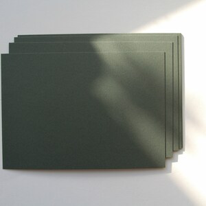 10 Karten / DIN A4 - 21 x 29,7 cm / olivgrün / Karton 300 g / blanko