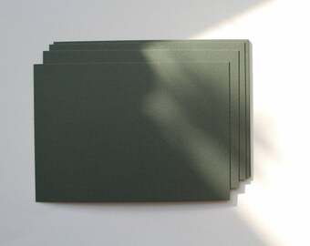 10 Karten / DIN A4 - 21 x 29,7 cm / olivgrün / Karton 300 g / blanko