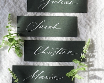 Olivgrüne Platzkarten, Namenskarten, moderne Kalligrafie, Geschenkanhänger, personalisiert