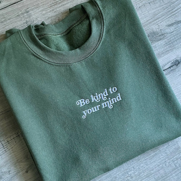 Bluza z haftem „Bądź miły dla swojego umysłu” Bluza z haftem „Zdrowie psychiczne” Bluza z haftem „Zabytkowa bluza z okrągłym dekoltem”