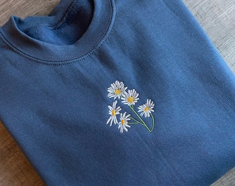 Daisies Embroidered Crewneck Daisy Sweatshirt Flower Sweatshirt Floral Sweatshirt Botanical Sweatshirt Plant Sweatshirt Nature Sweatshirt