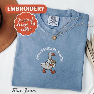 Funny Aunt Goose Comfort Colors T-shirt Gift for Aunt, Aunt Gift, Pregnancy Announcement for Sister, Future Aunt Tee, Professional Auntie