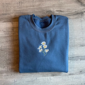 Daisies Embroidered Crewneck Daisy Sweatshirt Flower Sweatshirt Floral ...