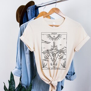 Tarot Shirt Tarot Kaart Shirt Mystiek Shirt Hemels Shirt Heksen Shirt Tarot Kleding Astrologie Shirt Feministisch Shirt verpletter het patriarchaat Soft Cream