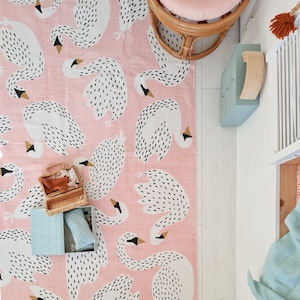 Tapis cygne en coton tissé à la main : tapis princesse rose pour chambre d&#39;enfant