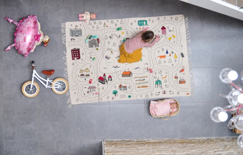 Grand tapis de jeu bio pour enfants, tapis de route pour salle de jeux Montessori, tapis de ville en coton pour chambre de bébé, salle d'activités de bébé garçon, tapis de sol neutre pour voiture image 1