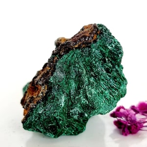 Natural fibrous malachite, crystal, minerals, lithotherapy, meditation, well-being