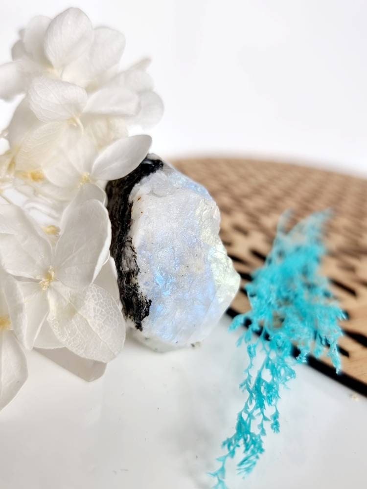 Très Belle Pierre de Lune Brute avec Des Reflets Bleus, Lune Arc en Ciel, Naturelle, Cristal, Stone,