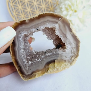 Very pretty half-agate geode, 0.135 kg, natural stone, crystal, geode, lithotherapy, crystal druse, crystal geode, agate