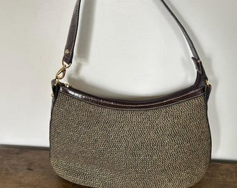 90er Jahre Schultertasche aus Strohgeflecht | Schwarz-beige Geldbörse in Kroko-Optik