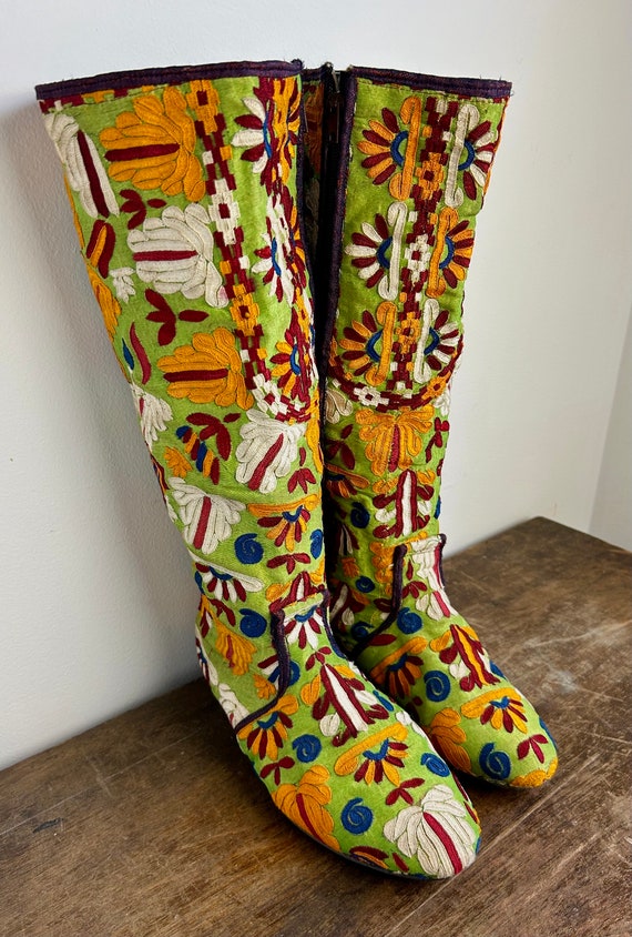 RARE Vintage Embroidered Women's Boots Sz 9M