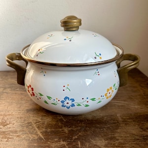 Vintage Enamel and Brass Floral 2.5 Quart Lidded Pot | Prairiecore Cottagecore Granny Chic