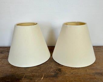 Conjunto de 2 cúpulas vintage creme para lustre | Tampas de encaixe estilo Império para lâmpadas de candelabro, compatíveis com arandelas e luminárias de destaque.