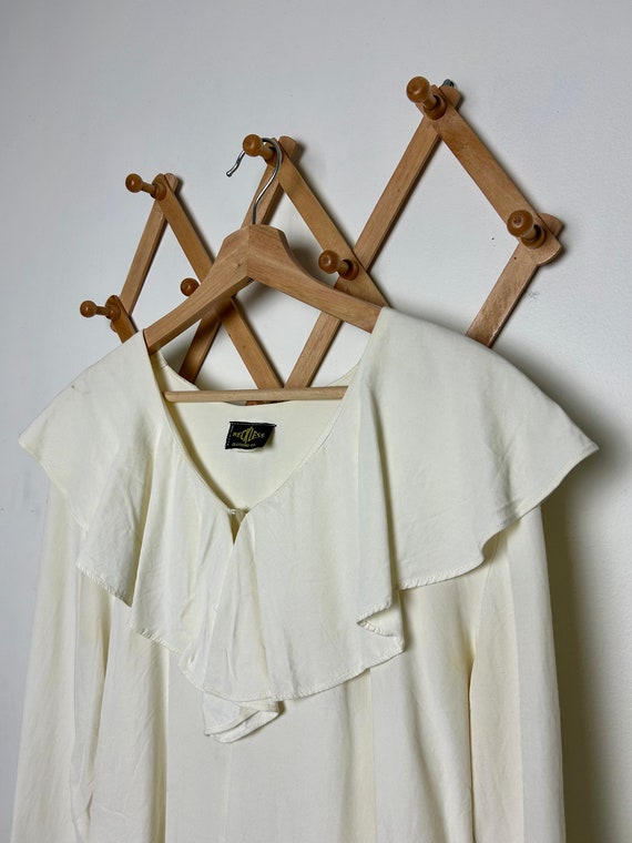 90's Vintage Off-White Ruffle Collared Blouse Sz M