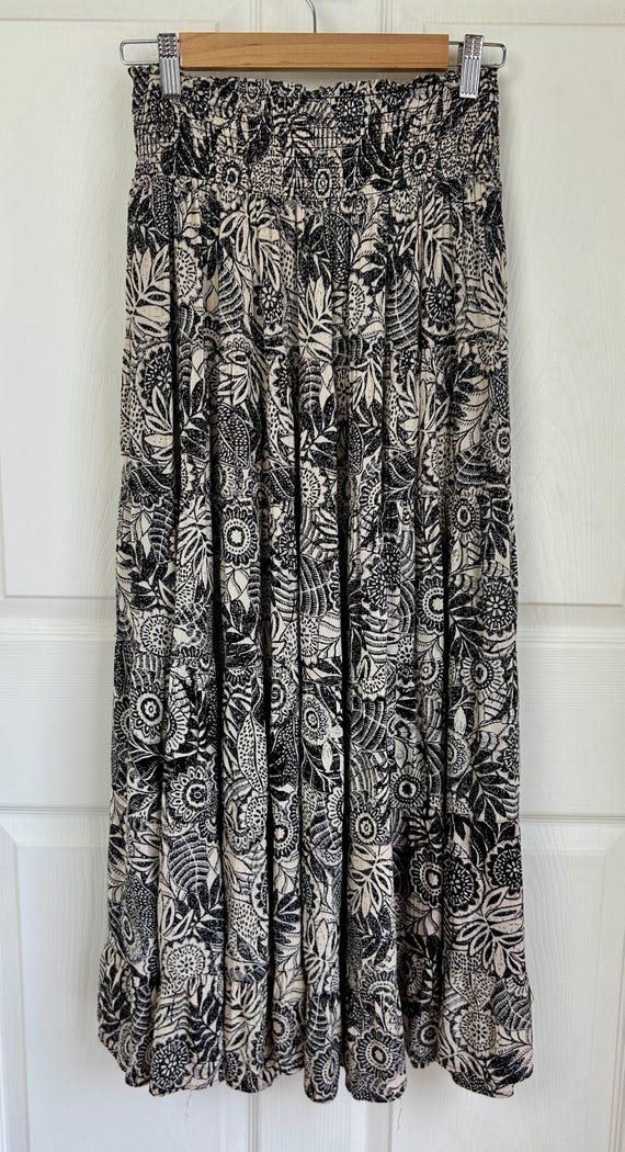 90's 100% Rayon Black and White Floral Tiered Peasant Skirt Size