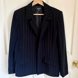 Vintage 90&#39;s Women&#39;s Black Pinstriped Blazer Size M/L | 90&#39;s Work Wear Blazer