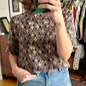 100% Silk Women&#39;s Vintage Patterned Short Sleeve Blouse Size Small | 90&#39;s Work Wear Style
