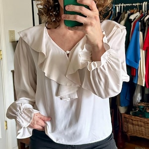 90&#39;s Vintage Off-White Ruffle Collared Blouse Sz S/M