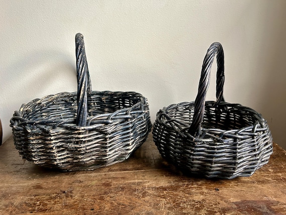 Rustikale Schwarze Körbe, 2er Set, Vintage | Dekorative Aufbewahrung | Cottagecore Prairiecore Bauernhaus Dekor