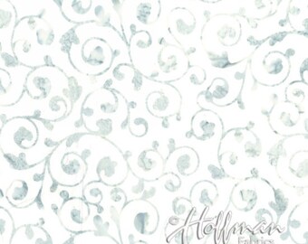 Batik Simple Scroll - Q2113-637, tecido natalino, tecido natalino azul Hoffman, tecido azul acinzentado