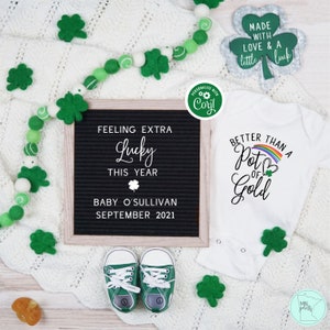 Anuncio de embarazo del Día de San Patricio digital, extra afortunado este año, revelación de embarazo en las redes sociales, tablero de cartas Embarazo del Día de San Patricio