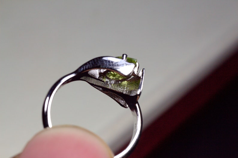 anniversary ring Natural gemstone ring Pear cut solitaire ring N607 925 sterling silver August birthstone natural green peridot ring