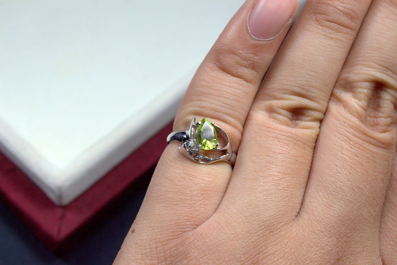 anniversary ring Natural gemstone ring Pear cut solitaire ring N607 925 sterling silver August birthstone natural green peridot ring