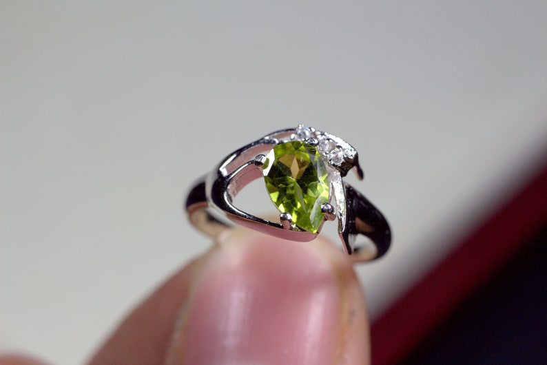 anniversary ring Natural gemstone ring Pear cut solitaire ring N607 925 sterling silver August birthstone natural green peridot ring
