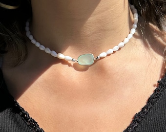 Winzige Muschelperlen Choker Halskette mit Aqua Chalcedon Anhänger