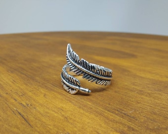 Minimalist silver ring / Sterling silver ring / feather ring / adjustable feather ring