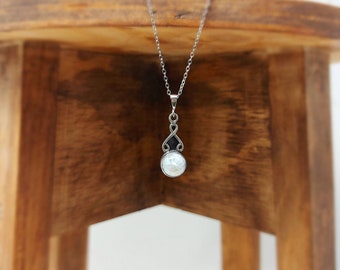 Sterling silver round moonstone necklace