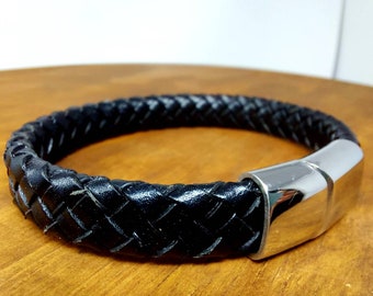 Leather bracelet for men with magnetic lock