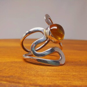 Sterling zilveren statement ring met barnsteen