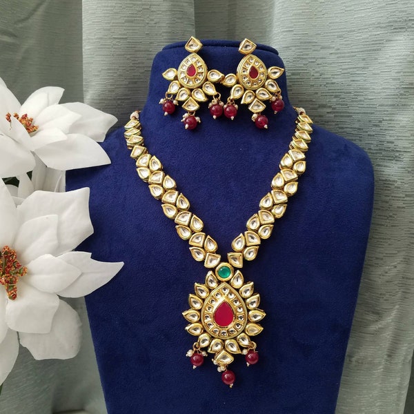 Gold Indian Necklace Indian jewelry ,gold  kundan Jewelry, Bollywood jewelry, Indian Wedding Jewelry, Pakistani Jewelry, Gold Necklace