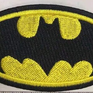 Può includere: Toppa ricamata nera e gialla con il logo di Batman.