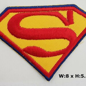Puede incluir: Parche bordado con el logotipo de Superman en rojo y amarillo con un contorno azul. El parche mide 8 cm de ancho y 5,5 cm de alto.