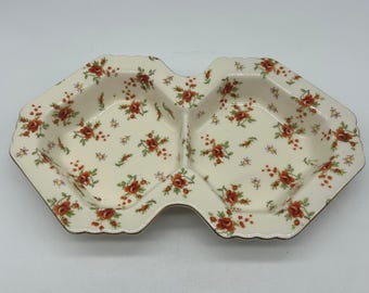 Plato para aperitivos dividido con estampado floral vintage de chintz naranja y rojo de Moriyama Mori-Machi, Japón.