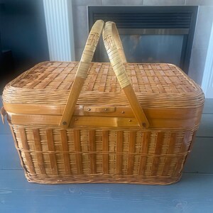 Vintage Picnic Basket Hindge Lid Wicker With Handles Country Boho Cottage Decor image 1