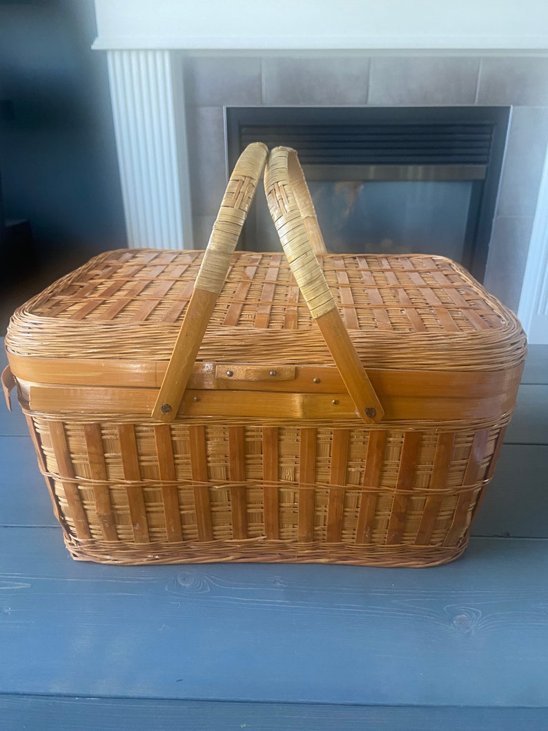 Vintage Picnic Basket Hindge Lid Wicker With Handles Country Boho Cottage Decor image 1