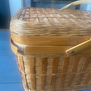 Vintage Picnic Basket Hindge Lid Wicker With Handles Country Boho Cottage Decor image 10