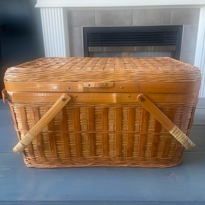 Vintage Picnic Basket Hindge Lid Wicker With Handles Country Boho Cottage Decor image 2