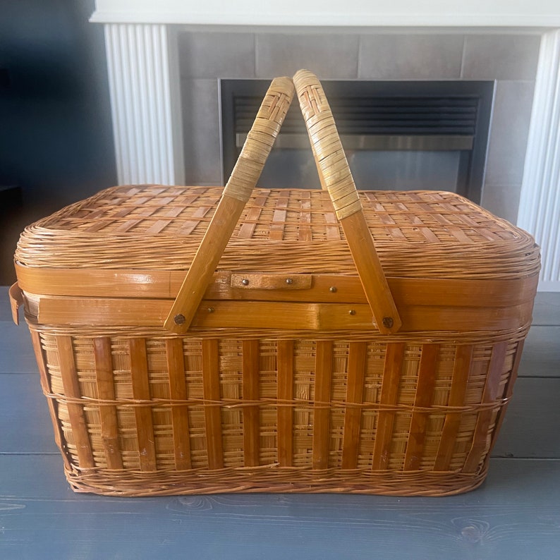 Vintage Picnic Basket Hindge Lid Wicker With Handles Country Boho Cottage Decor image 3