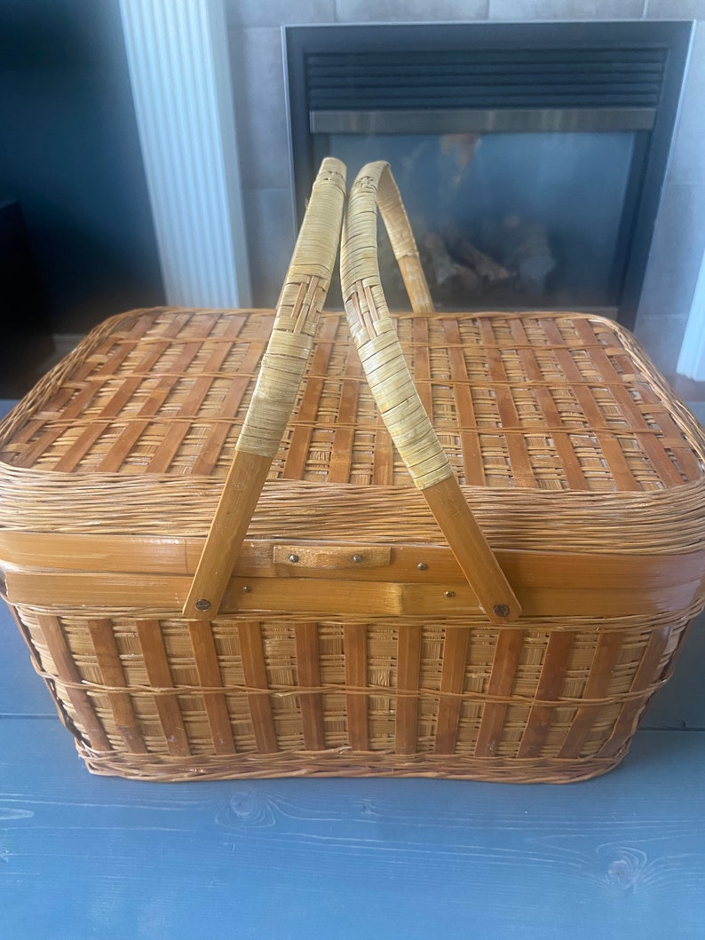 Vintage Picnic Basket Hindge Lid Wicker With Handles Country Boho Cottage Decor image 5