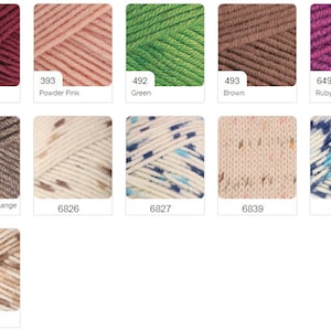Puede incluir: Una colecci&oacute;n de ovillos de lana en varios colores y patrones, incluyendo cereza, rosa en polvo, verde, marr&oacute;n, rub&iacute;, marr&oacute;n lechoso jaspeado, beige con motas marrones, blanco con motas azules y beige, beige con motas rosas y blanco con motas azules.